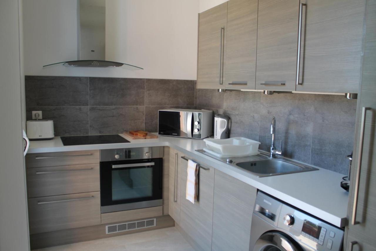 Agreable 3 Pieces Climatise Avec Vue Mer Et Parking Villefranche-sur-Mer Exterior photo