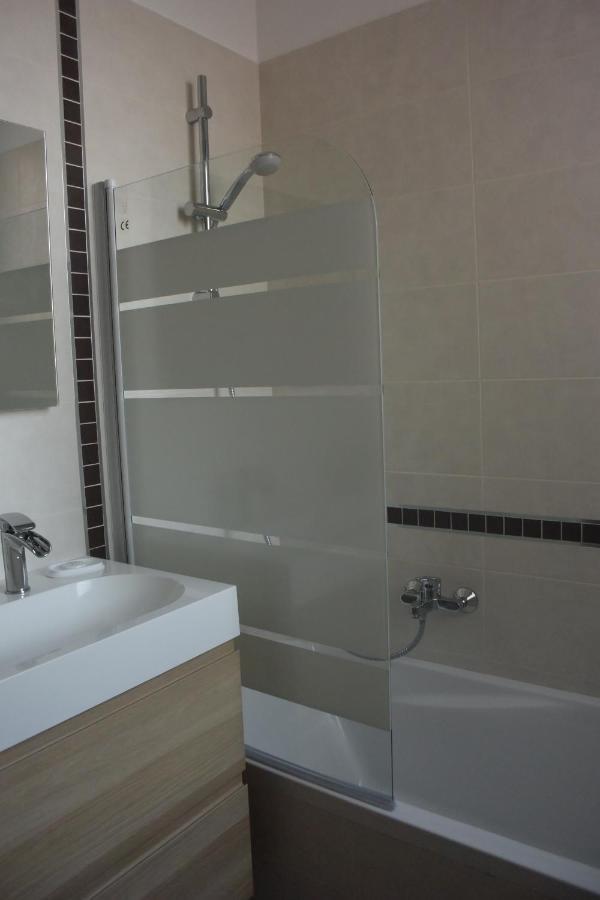 Agreable 3 Pieces Climatise Avec Vue Mer Et Parking Villefranche-sur-Mer Exterior photo